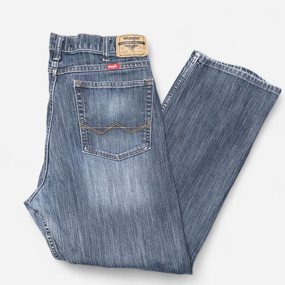 Wrangler Men's Blue and Navy Jeans